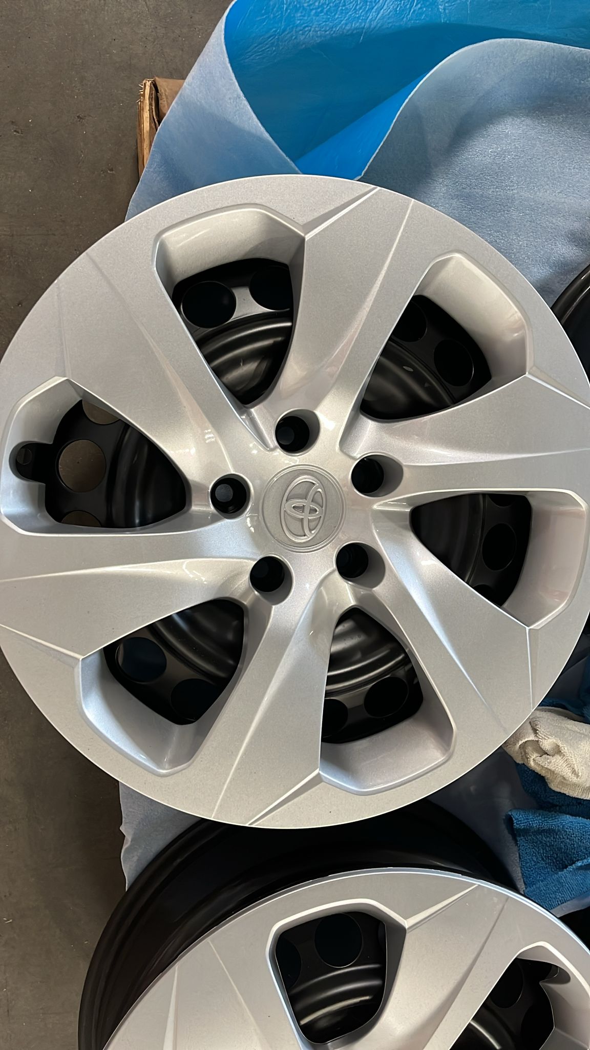 RAV4 HUB CAP
